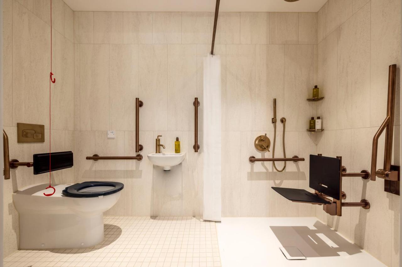 Virgin Hotels エディンバラ エクステリア 写真 Disabled toilet with shower