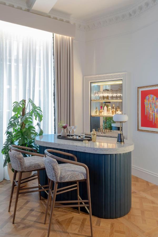 Virgin Hotels エディンバラ エクステリア 写真 The bar at the 100 Queen's Gate