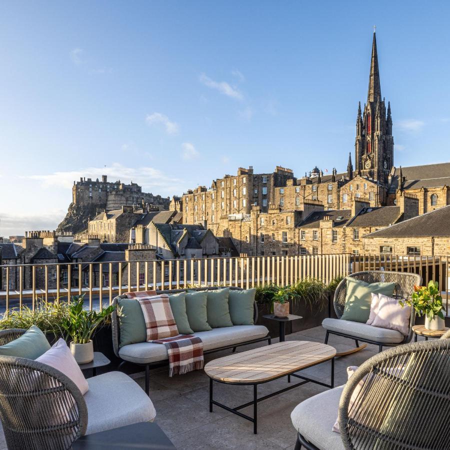 Virgin Hotels エディンバラ エクステリア 写真 The Edinburgh Castle view from the rooftop terrace