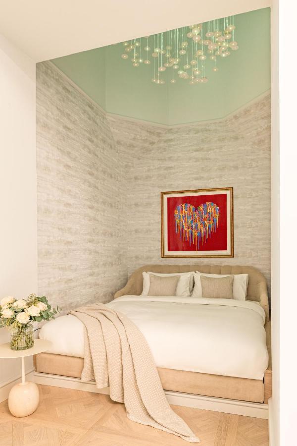 Virgin Hotels エディンバラ エクステリア 写真 A bedroom with a bed