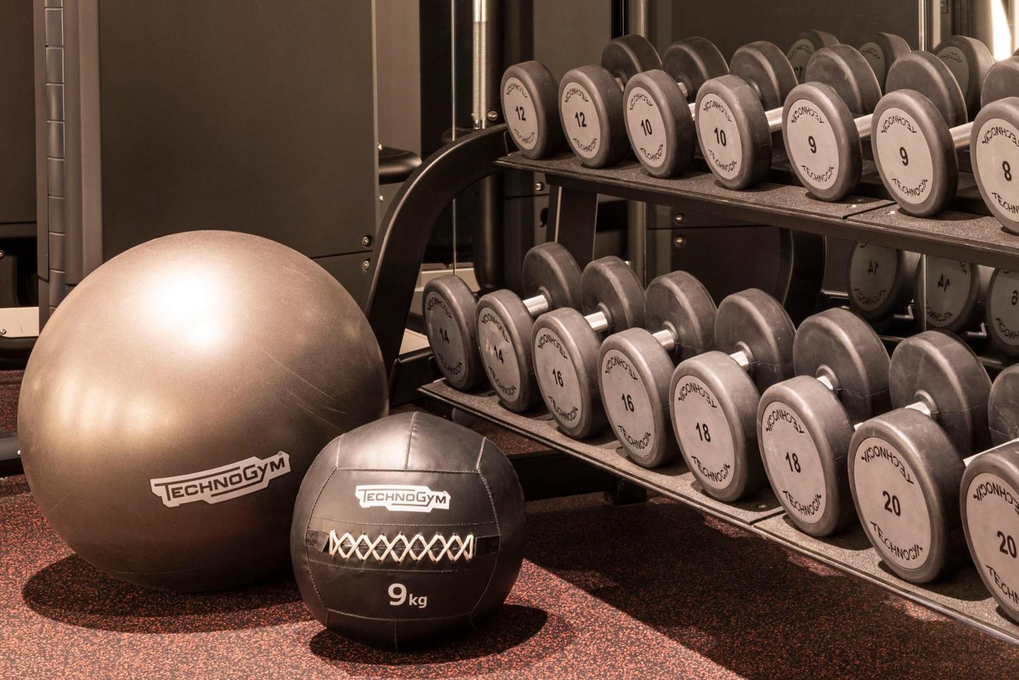 Virgin Hotels エディンバラ エクステリア 写真 Dumbbells and exercise balls