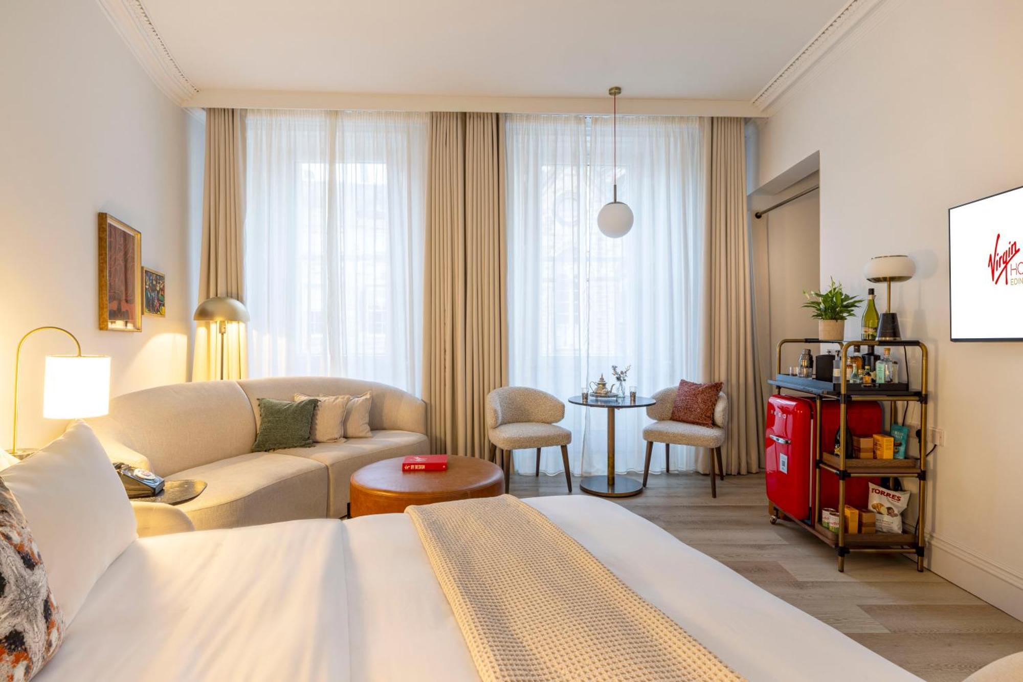 Virgin Hotels エディンバラ 部屋 写真 A room at the hotel